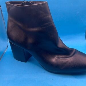 Joe fresh women’s faux leather ankle heel black zippered boots - size 9